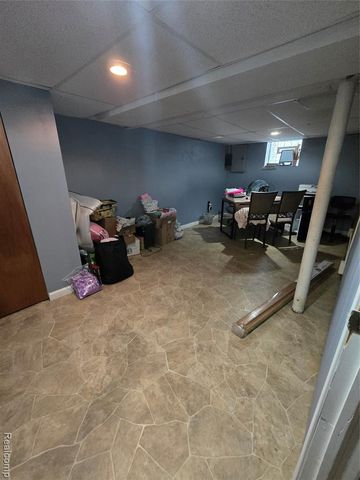 22154 Elmwood Avenue, Eastpointe, MI 48021