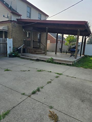 22154 Elmwood Avenue, Eastpointe, MI 48021