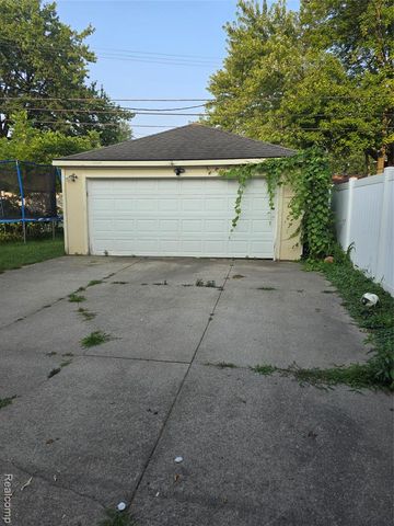 22154 Elmwood Avenue, Eastpointe, MI 48021