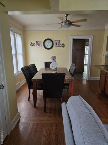 22154 Elmwood Avenue, Eastpointe, MI 48021