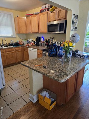 22154 Elmwood Avenue, Eastpointe, MI 48021