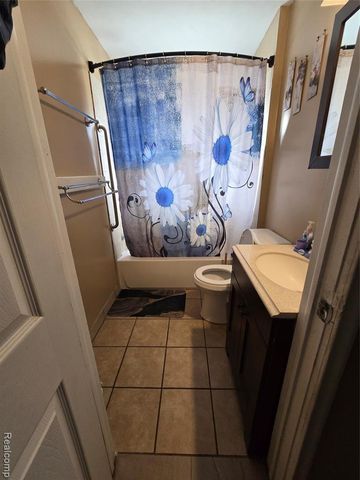 22154 Elmwood Avenue, Eastpointe, MI 48021