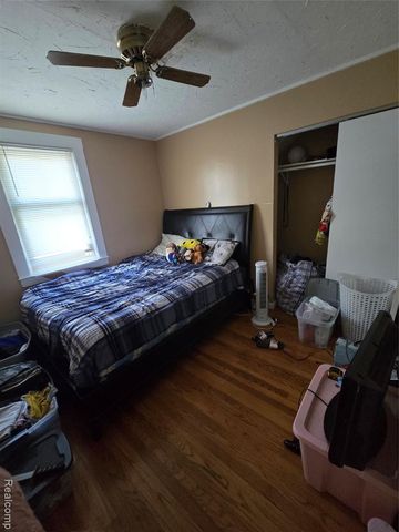 22154 Elmwood Avenue, Eastpointe, MI 48021