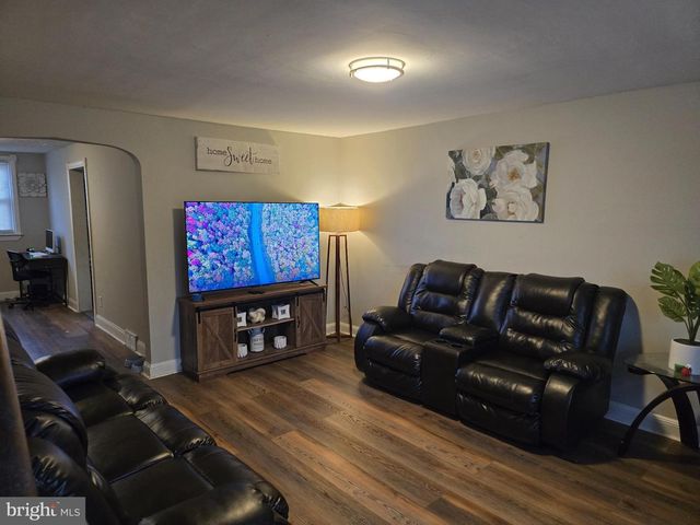 229 W 22ND ST, Chester, PA 19013