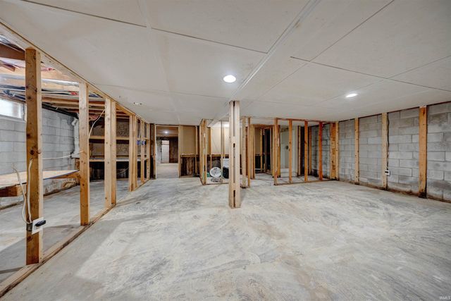 2674 W 750 S, Huntingburg, IN 47542