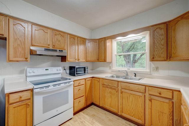 2674 W 750 S, Huntingburg, IN 47542