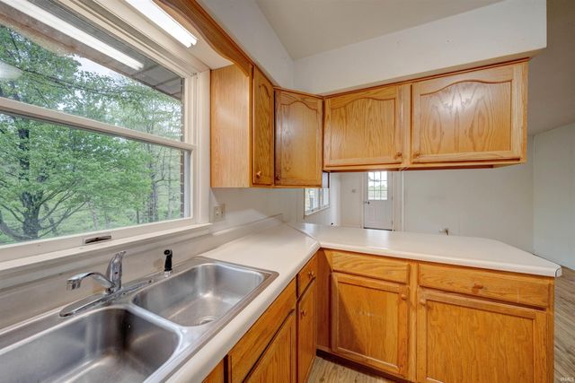 2674 W 750 S, Huntingburg, IN 47542