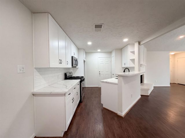 19858 Laurel Trail Drive, Cypress, TX 77433