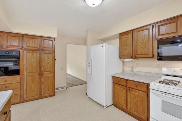 2113 Yorkshire Drive, Beloit, WI 53511