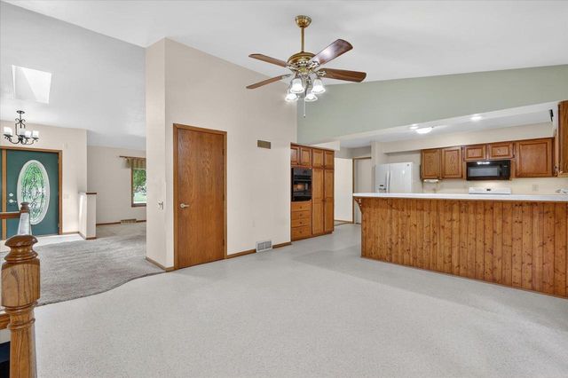 2113 Yorkshire Drive, Beloit, WI 53511