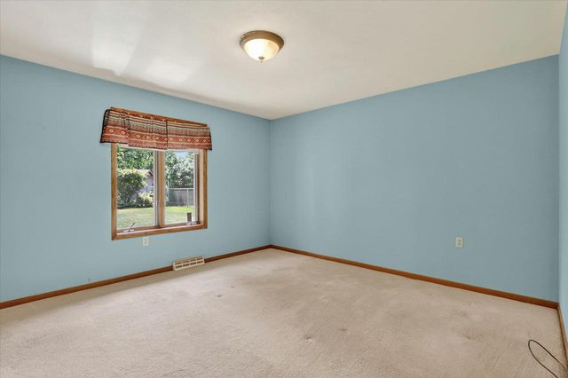 2113 Yorkshire Drive, Beloit, WI 53511