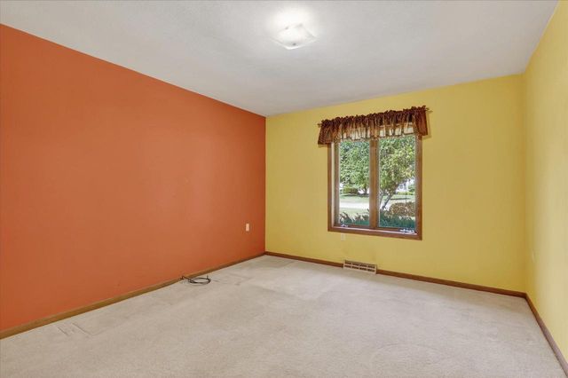 2113 Yorkshire Drive, Beloit, WI 53511