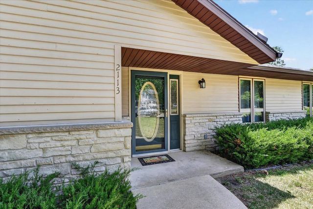 2113 Yorkshire Drive, Beloit, WI 53511