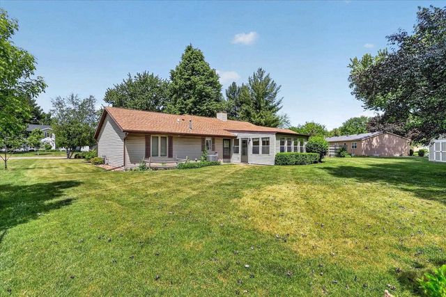 2113 Yorkshire Drive, Beloit, WI 53511