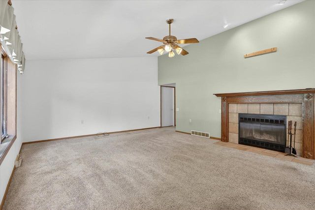 2113 Yorkshire Drive, Beloit, WI 53511