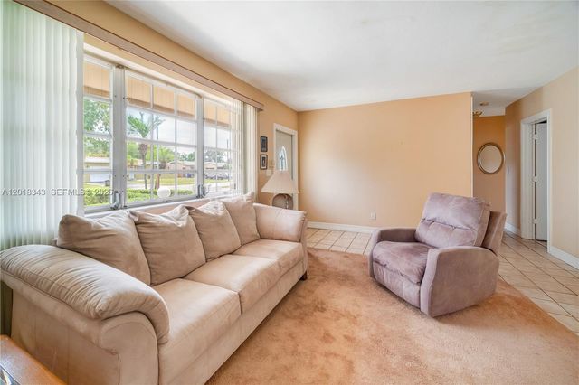 810 NW 78th Ave, Pembroke Pines, FL 33024
