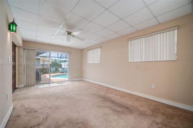 810 NW 78th Ave, Pembroke Pines, FL 33024