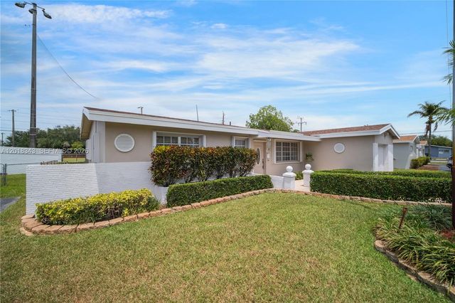810 NW 78th Ave, Pembroke Pines, FL 33024