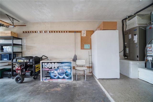 810 NW 78th Ave, Pembroke Pines, FL 33024