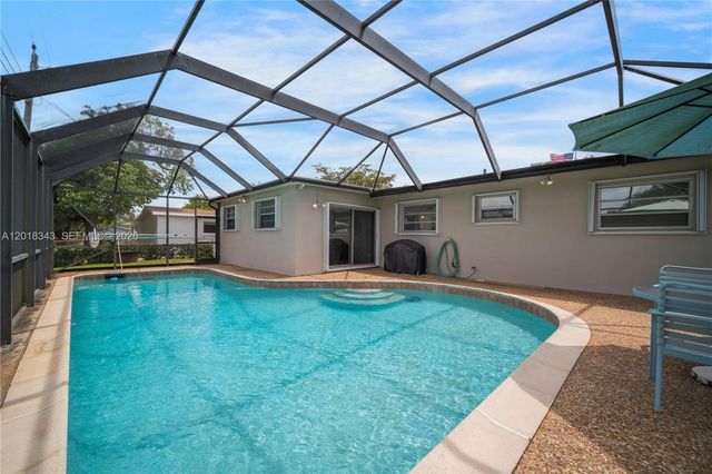 810 NW 78th Ave, Pembroke Pines, FL 33024