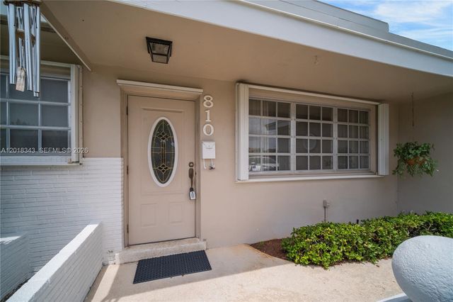 810 NW 78th Ave, Pembroke Pines, FL 33024