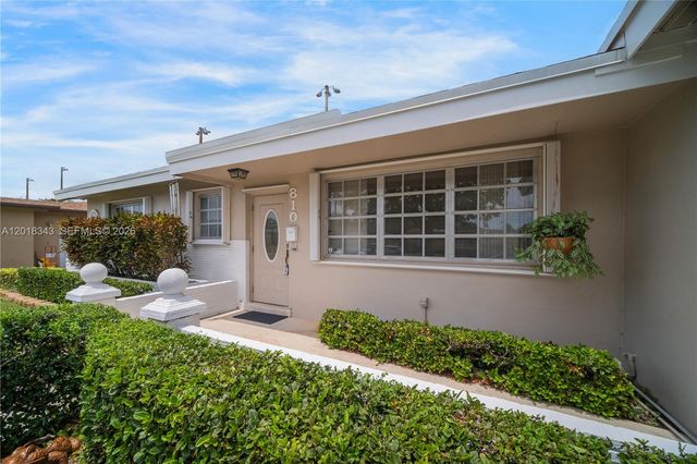 810 NW 78th Ave, Pembroke Pines, FL 33024