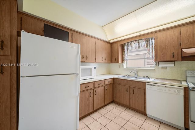 810 NW 78th Ave, Pembroke Pines, FL 33024