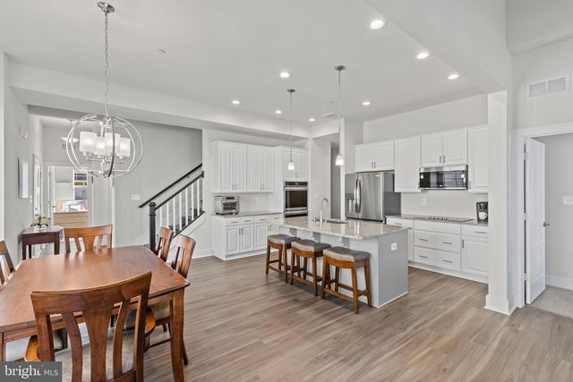 2833 TOWN VIEW CIR, New Windsor, MD 21776