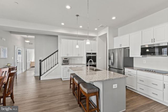 2833 TOWN VIEW CIR, New Windsor, MD 21776