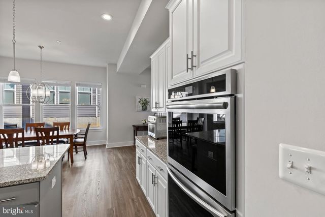 2833 TOWN VIEW CIR, New Windsor, MD 21776