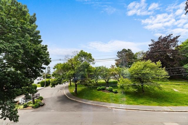 162 Willow Rd 11, Nahant, MA 01908