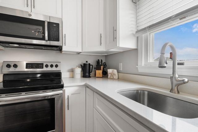 162 Willow Rd 11, Nahant, MA 01908