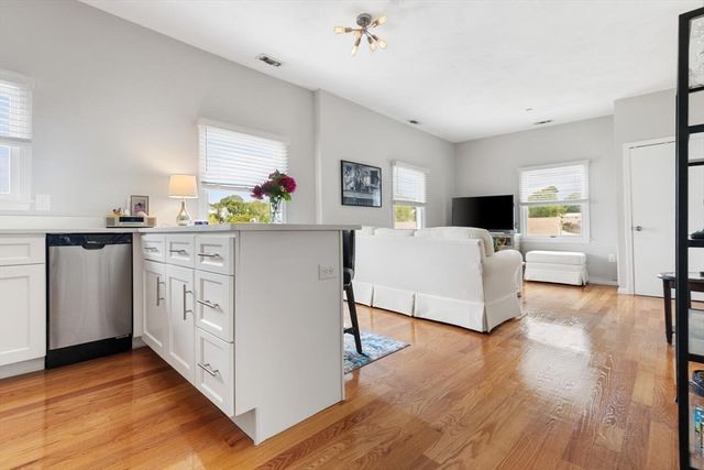 162 Willow Rd 11, Nahant, MA 01908