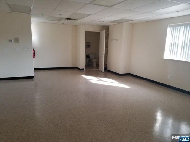 29 Fairview Street 2B, Palisades Park, NJ 07650