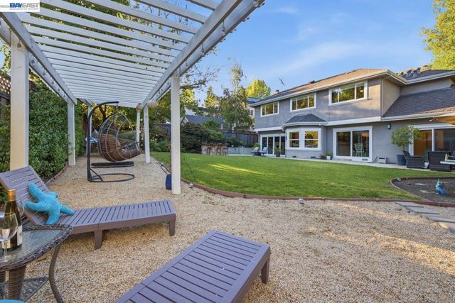 934 Wilmington Way, Redwood City, CA 94062