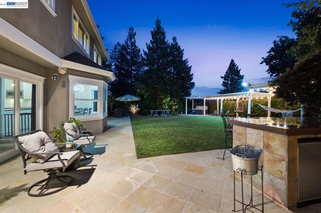 934 Wilmington Way, Redwood City, CA 94062