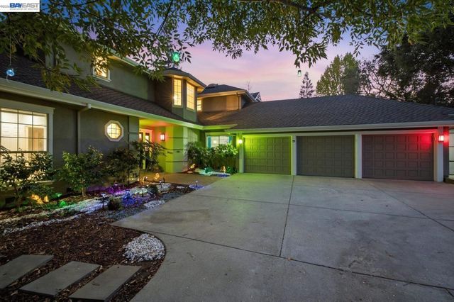 934 Wilmington Way, Redwood City, CA 94062