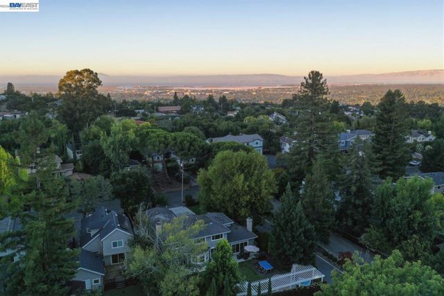 934 Wilmington Way, Redwood City, CA 94062