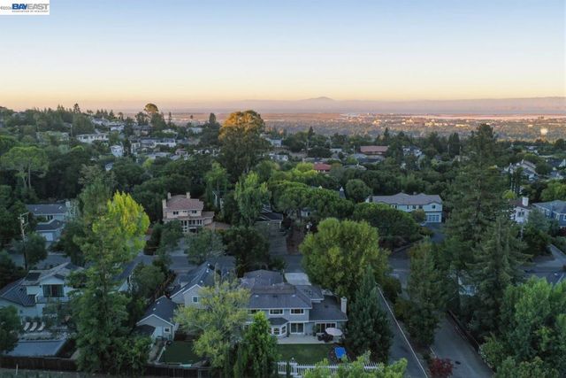 934 Wilmington Way, Redwood City, CA 94062