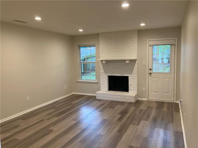1908 B Townesouth CIR, Austin, TX 78741