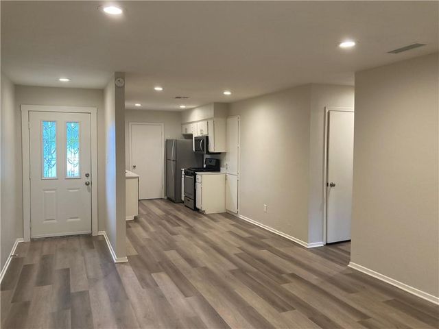 1908 B Townesouth CIR, Austin, TX 78741