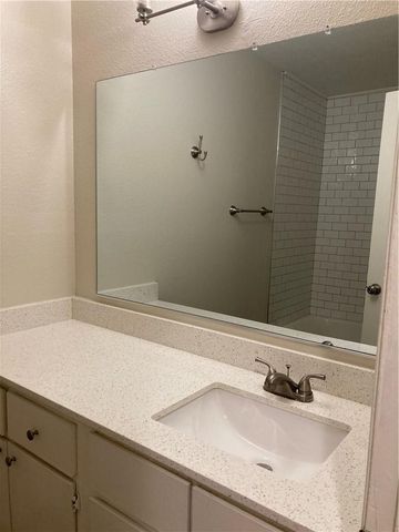 1908 B Townesouth CIR, Austin, TX 78741