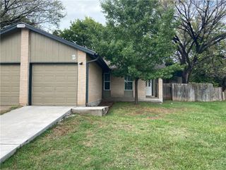1908 B Townesouth CIR, Austin, TX 78741