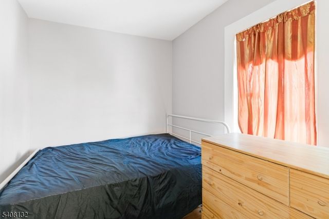 431 E Jersey St, Elizabeth City, NJ 07206