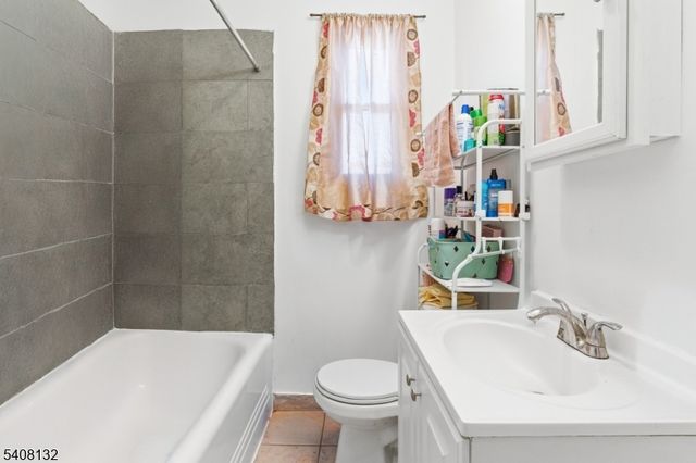 431 E Jersey St, Elizabeth City, NJ 07206