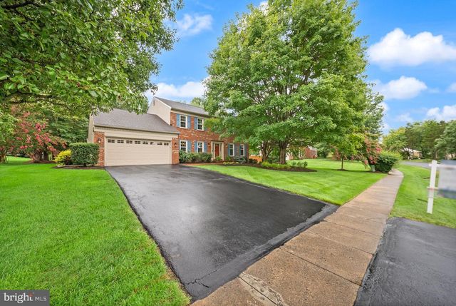 2711 MUSTANG DR, Herndon, VA 20171