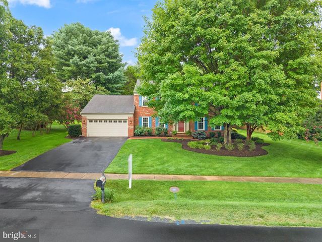 2711 MUSTANG DR, Herndon, VA 20171