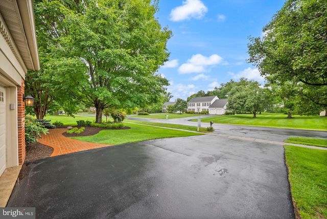 2711 MUSTANG DR, Herndon, VA 20171