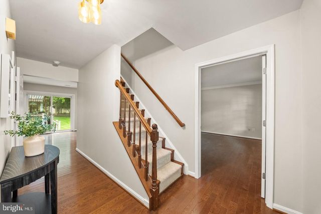 2711 MUSTANG DR, Herndon, VA 20171