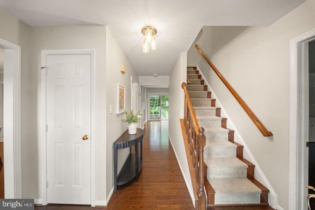 2711 MUSTANG DR, Herndon, VA 20171